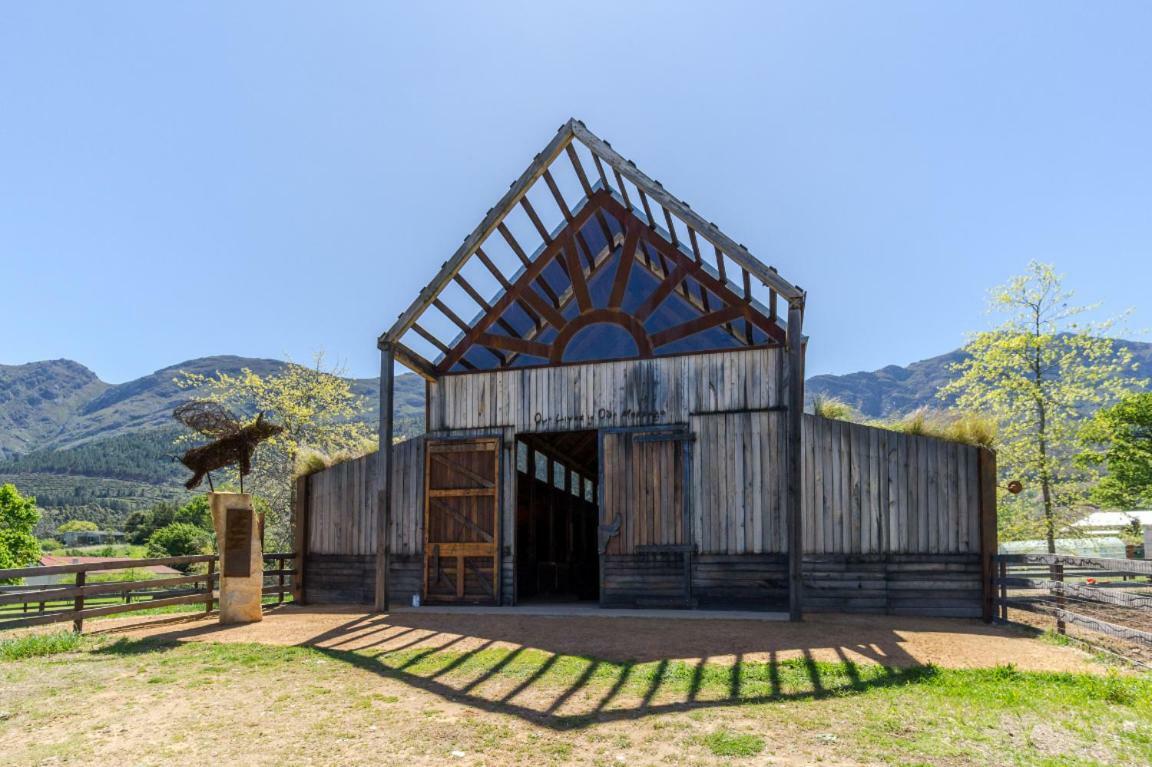 فندق فرانستشوكفي  Inspiring Farm Sanctuary And Famous Painting Pig المظهر الخارجي الصورة